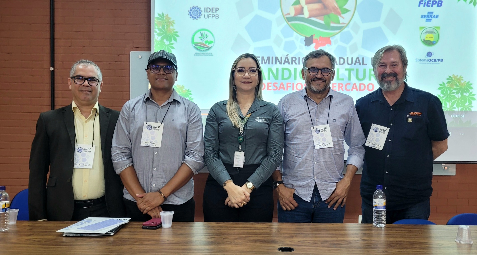 Mesa Redonda Mandiocultura.jpg